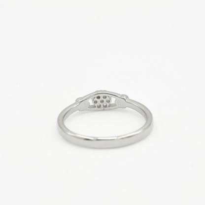 Zyrene Aarvi 925 silver flower ring worn on hand for daily wear styling