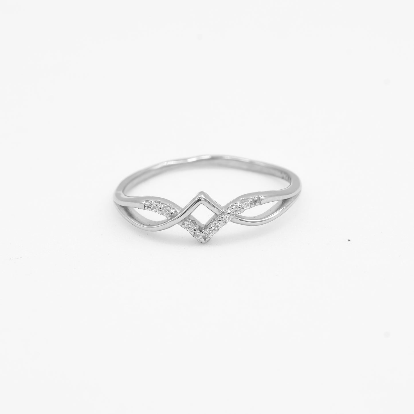 Zyrene Aira 925 silver infinity ring worn on hand for daily wear styling