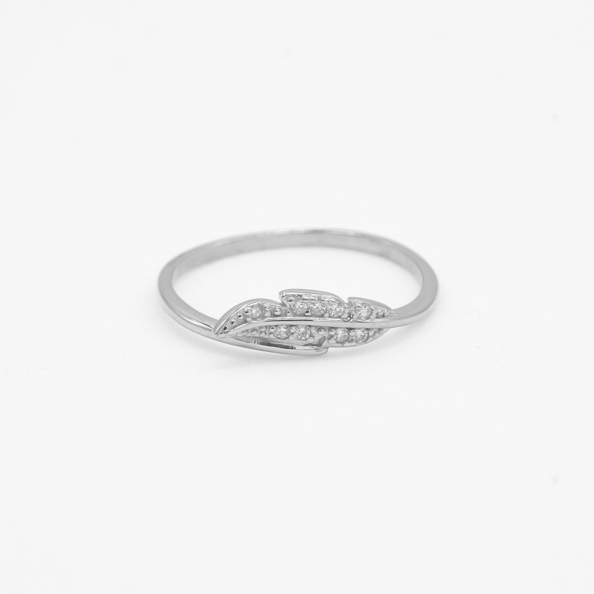 Close-up of Avni 925 silver feather leaf ring with sparkle stone detailing