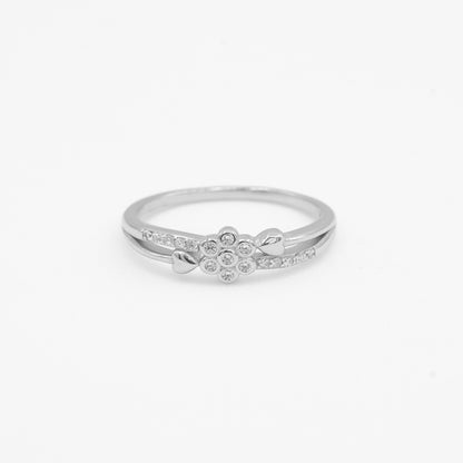 Close-up of Myra 925 silver flower heart ring with sparkle stone detailing