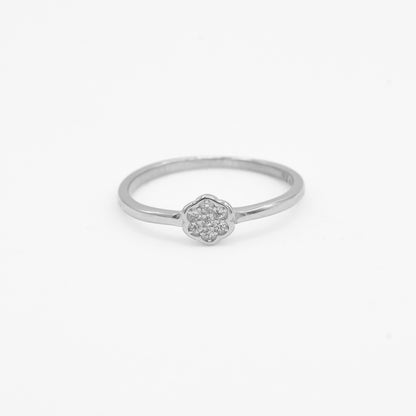 Close-up of Nira 925 silver flower sparkle ring with stone detailing