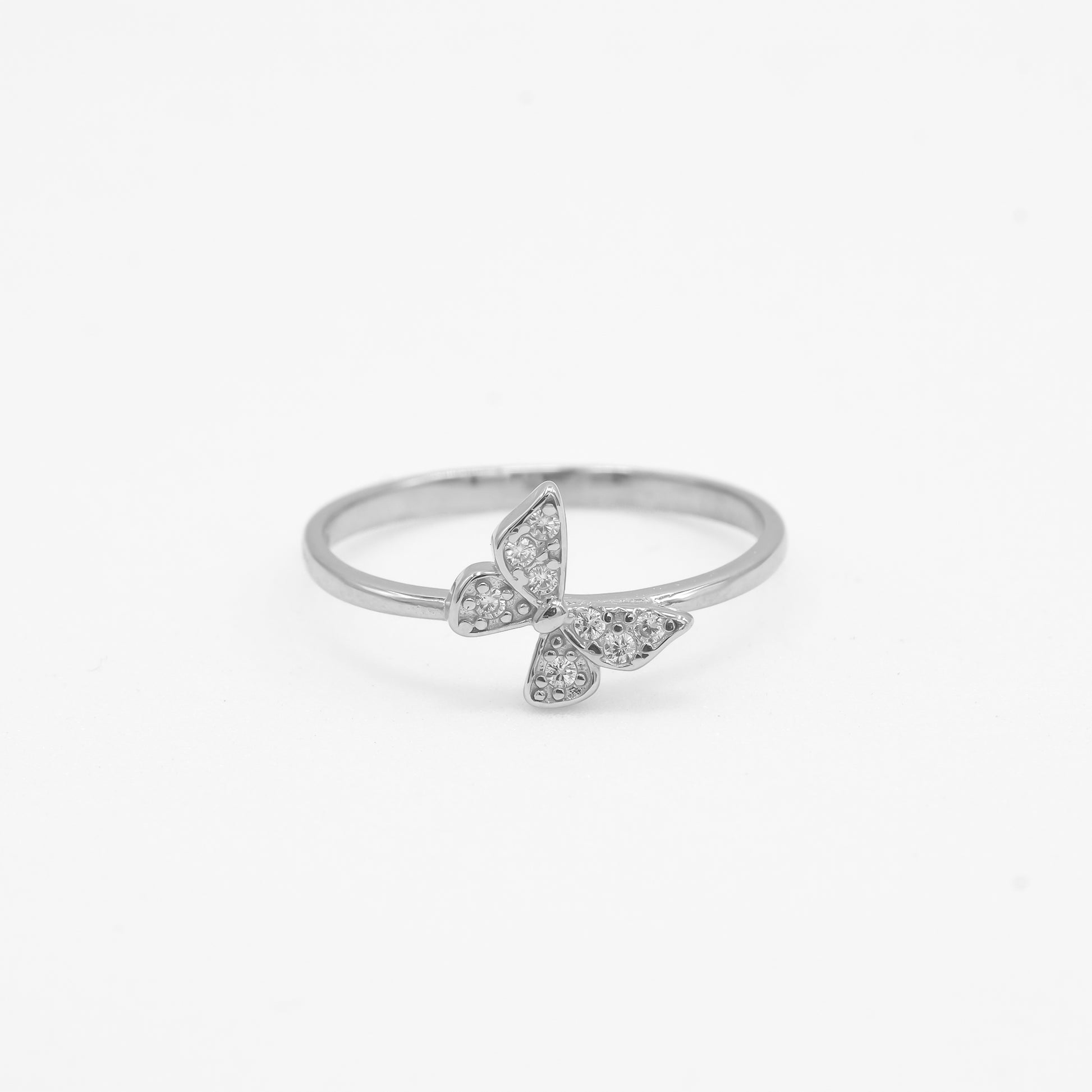 Close-up of Pari 925 silver butterfly ring with sparkle stone detailing