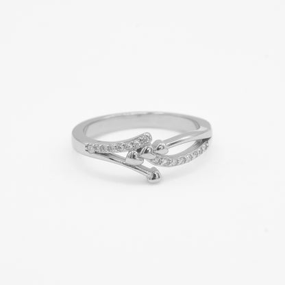 Close-up of Reva 925 silver heartline ring with sparkle stone detailing
