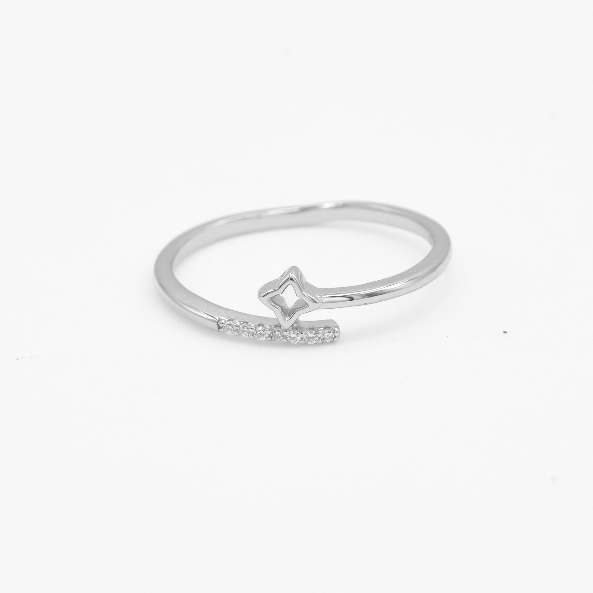 Close-up of Sitara 925 silver open star ring with sparkle stone detailing