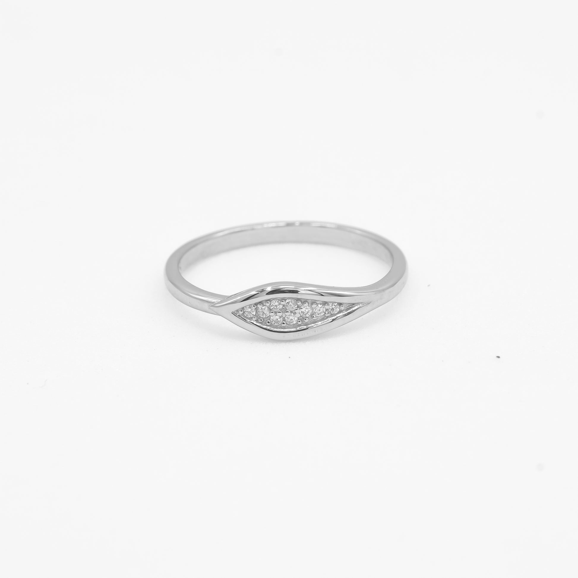 Close-up of Zoya 925 silver wave leaf ring with sparkle stone detailing
