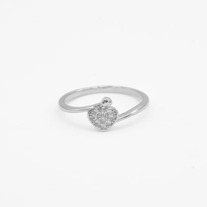 Close-up of Cora 925 silver heart ring with sparkle stone detailing by Zyrene