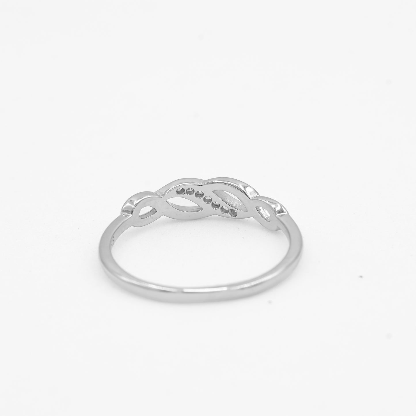 Side view of Zyrene Leher 925 silver ring showing slim lightweight band