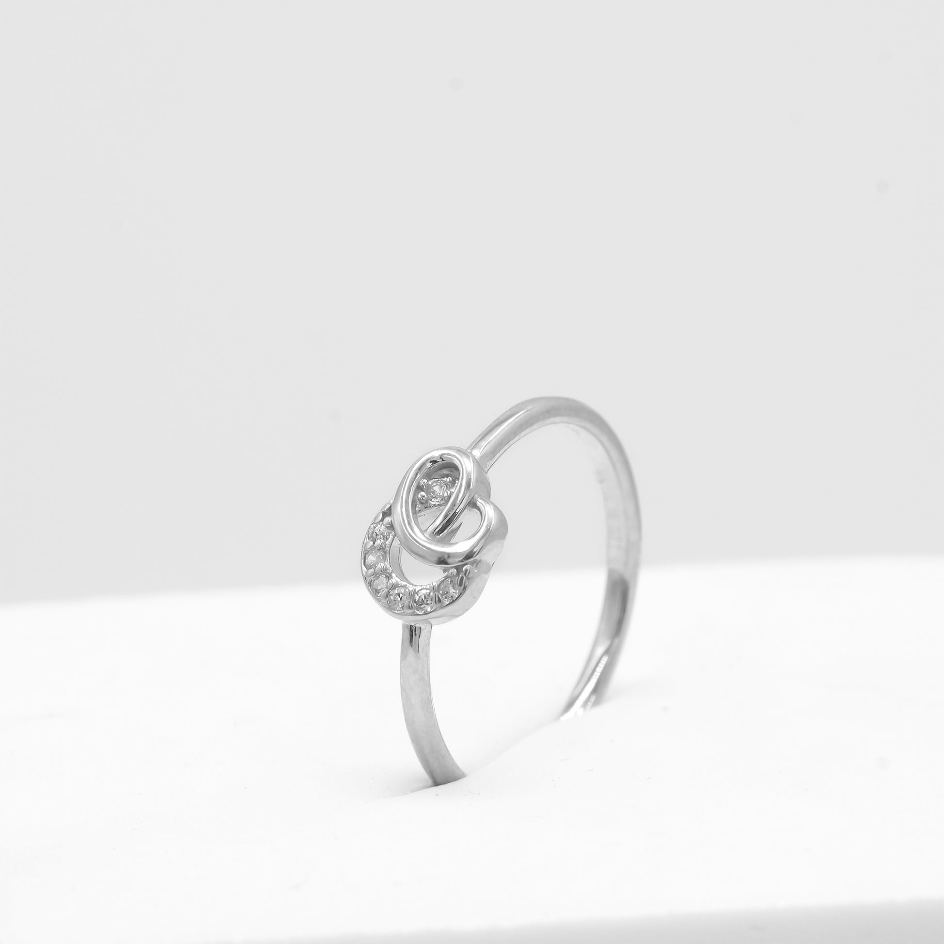 Front view of Mira circle bond ring in 925 sterling silver by Zyrene