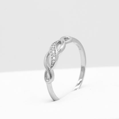 Front view of Leher infinity braid ring in 925 sterling silver by Zyrene
