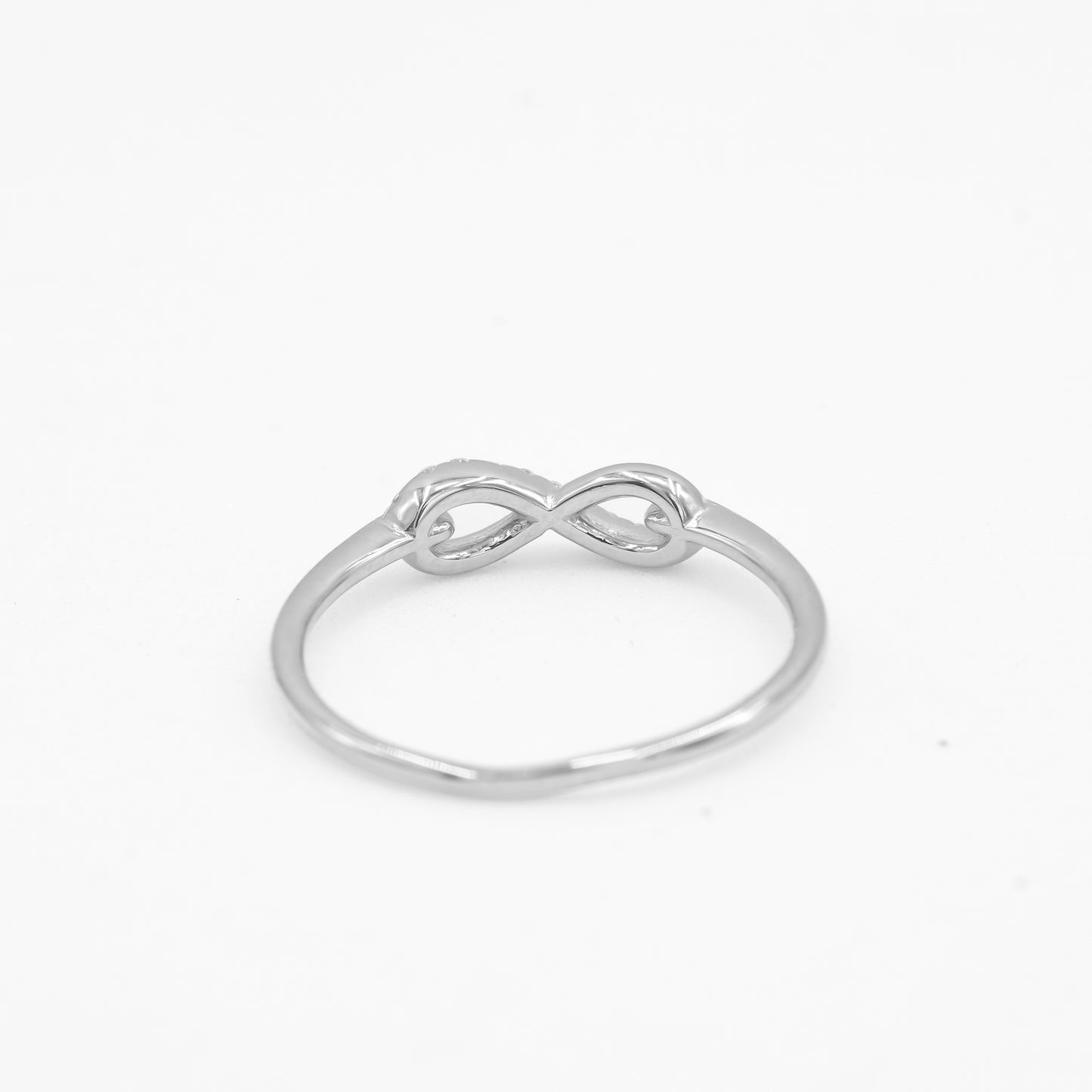 Side view of Zyrene Noor 925 silver ring showing slim lightweight band