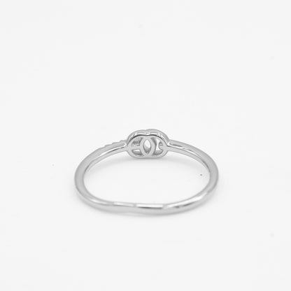 Close-up of Riva 925 silver linked circle ring with sparkle stone detailing
