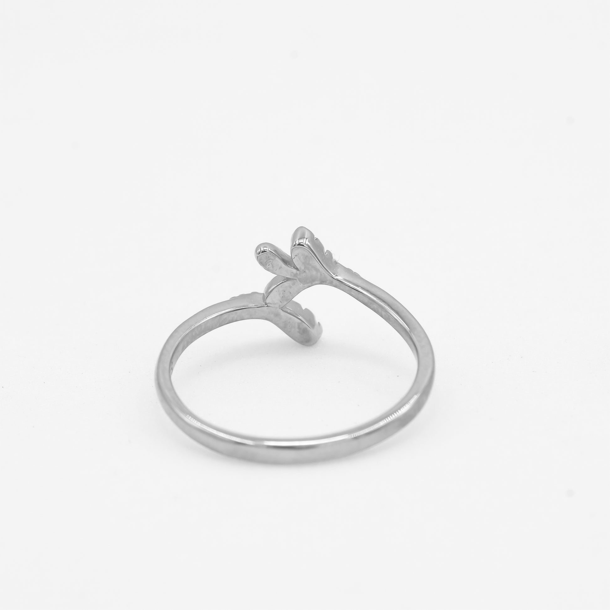 Front view of Vanya leaf ring in 925 sterling silver by Zyrene
